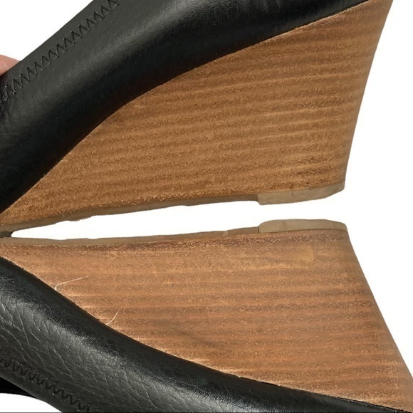 Tory Burch black leather wedge pumps 10